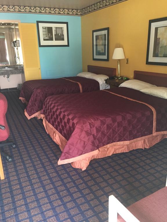 Norwalk Inn Ngoại thất bức ảnh