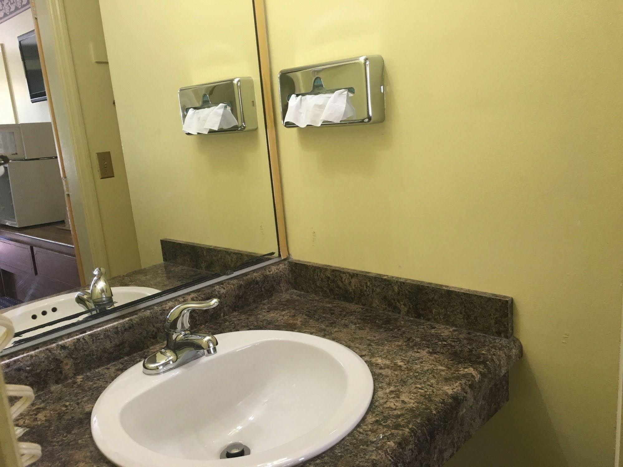 Norwalk Inn Ngoại thất bức ảnh